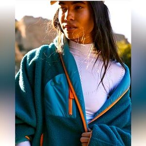 Hit the Slopes shawl jacket in spruced up combo. Size small. EUC